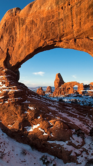 Turret Arch Phone Wallpaper