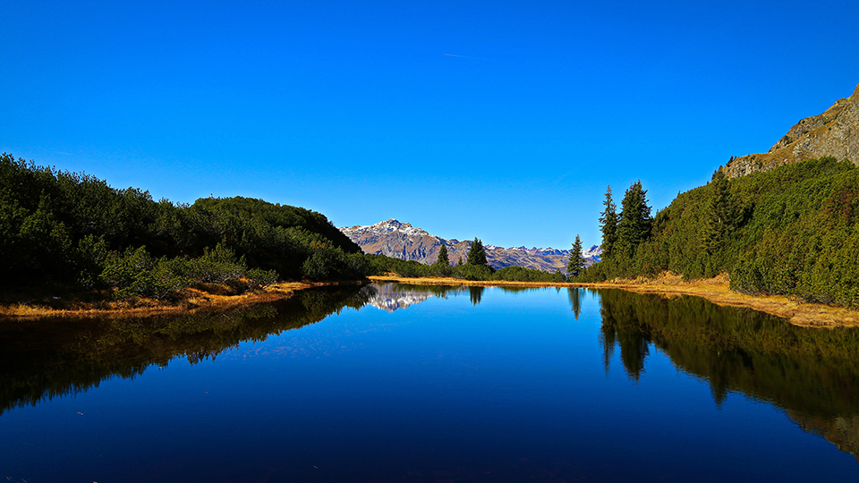 Spring Water 4K Wallpaper