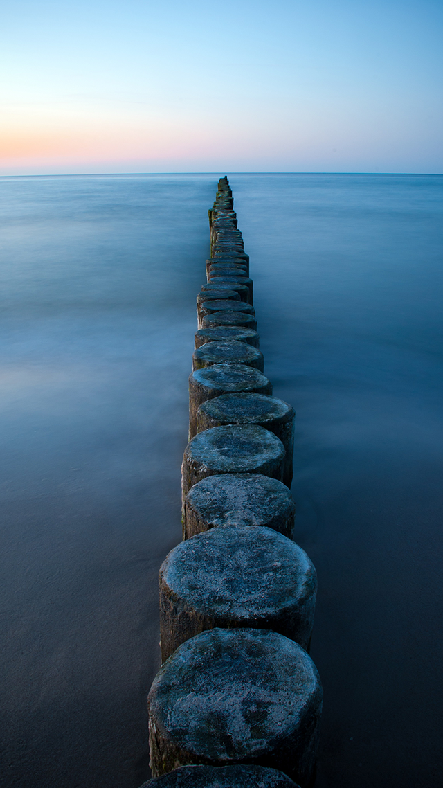 Groynes Home Screen Wallpaper.