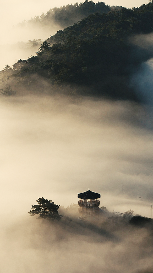 Mountain Retreat Home Screen Wallpaper.