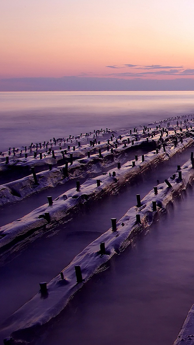 Dusky Horizon iPhone Wallpaper.