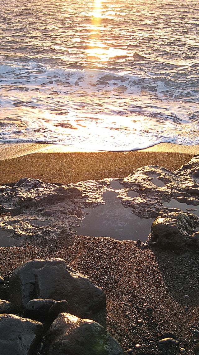Rocky Shore iPhone Wallpaper.