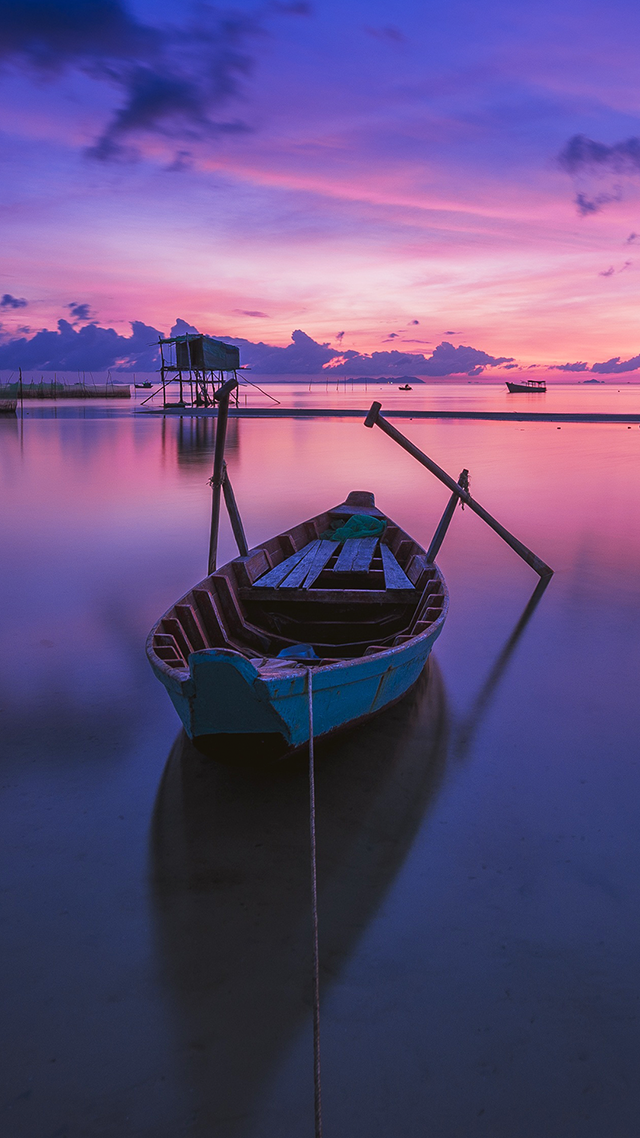 Smooth Sunset iPhone 12 Wallpaper.