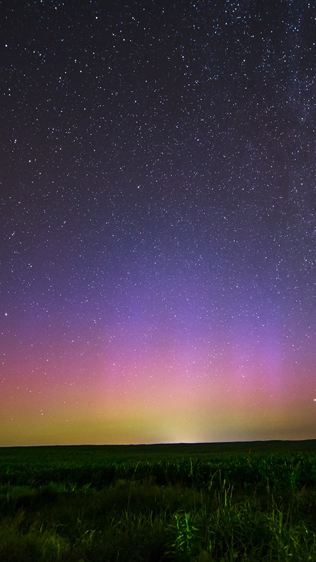 Northern Lights iPhone 13 Pro Max Wallpaper.