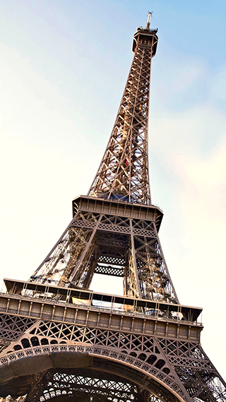 Eiffel Tower Home Screen and Lock Screen Wallpaper