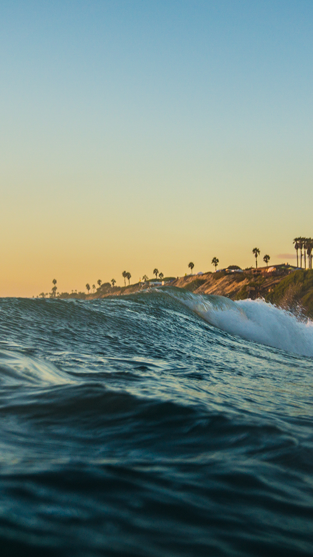 Cali Waves Samsung Z Fold 3 Wallpaper.