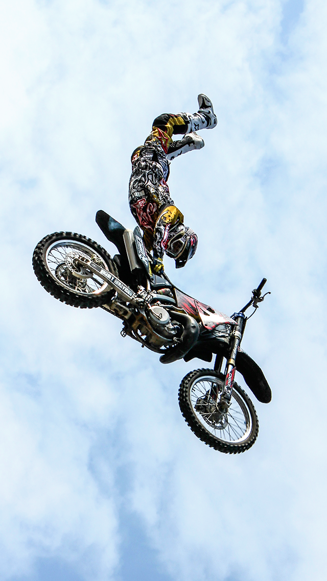 Moto Freestyle Samsung Z Fold 3 Wallpaper.