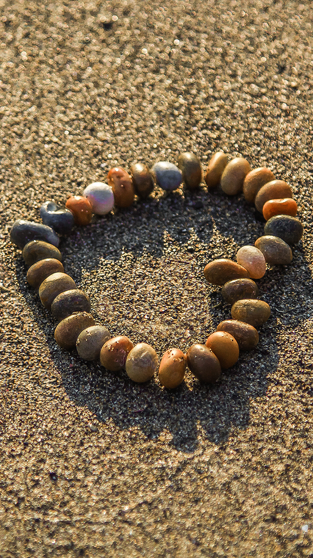 Stone Heart Samsung Z Fold 3 Wallpaper.